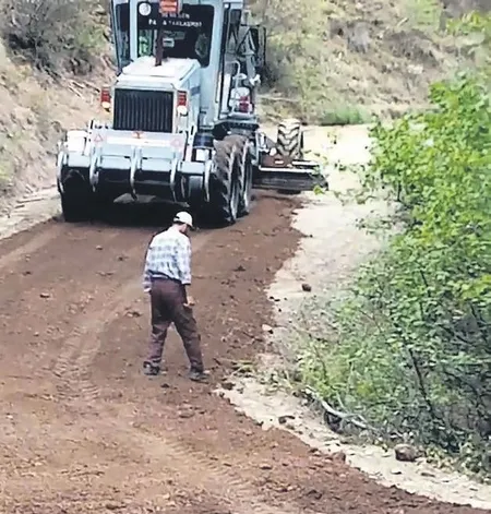 Muğla'da bir baba kızının okula gidebilmesi için veresiye yol yaptırdı-1
