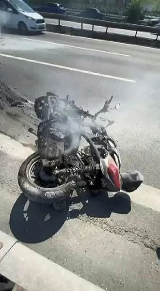 15-temmuz-sehitler-koprusunde-motosiklet-kazasi-alev-aldi-1658410874459.jpeg 15 Temmuz Şehitler Köprüsü'nde motosiklet kazası! Alev aldı...-1