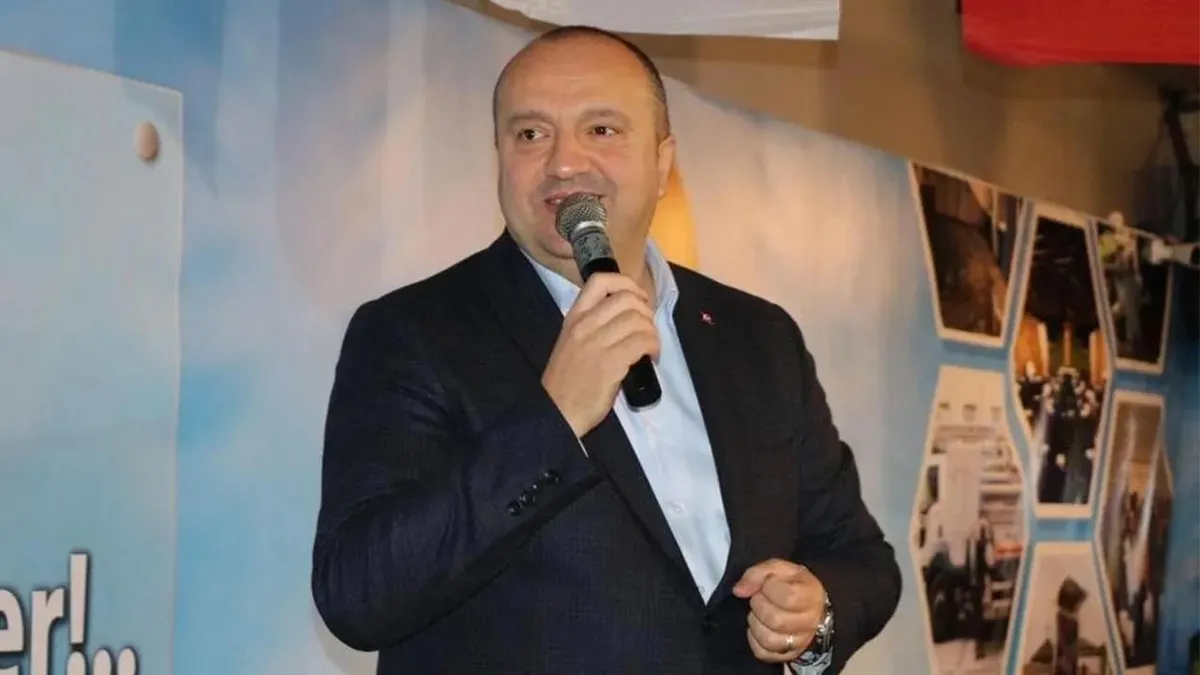 CHP’li Çınarcık Belediye Başkanı CHP'li Avni Kurt dayısının oğlu Cabir Balkış'ı başkan yardımcısı yaptı