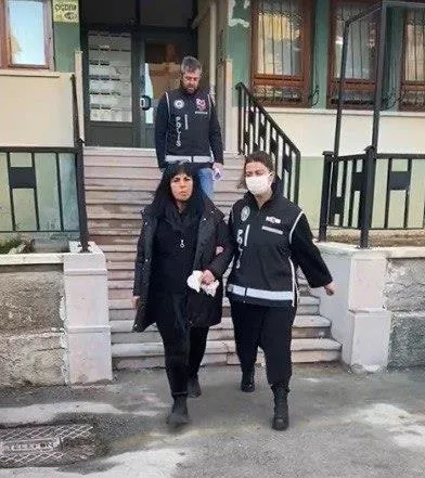 sahte-kurye-vurgunu-teslim-tutanagi-diye-25-milyon-tokatladilar-komsusuna-bile-tuzak-kurdu-1674906014018.jpeg Sahte kurye vurgunu! Teslim tutanağı diye 25 milyon tokatladılar... Komşusuna bile tuzak kurdu-1