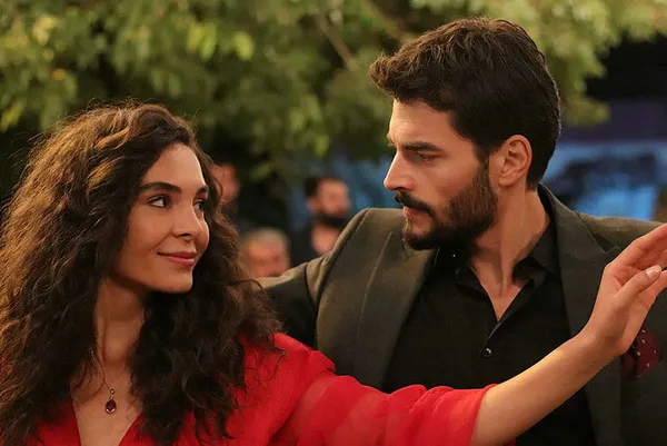 hercai-dizisi-abdli-klinik-psikologunu-kendisine-hayran-birakti-hercai-psikolojik-bir-basyapit-1608748236674.jpg Hercai dizisi ABD’li klinik psikoloğunu kendisine hayran bıraktı: Hercai psikolojik bir başyapıt-3