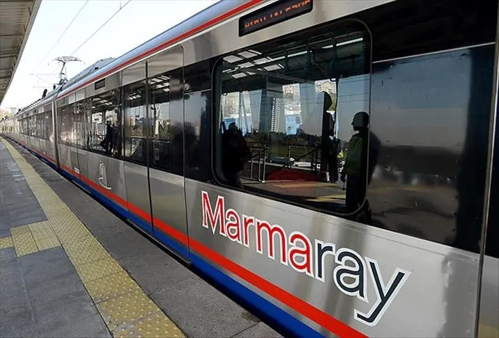 erenkoyden-sonra-yenikapi-marmaray-duraginda-bir-kisi-raylara-atladi-1782738760432.jpeg Erenköy'den sonra Yenikapı! Marmaray durağında bir kişi raylara atladı-2