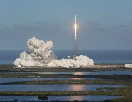 Falcon Heavy fırlatıldı... Mars’a yolculuk başladı