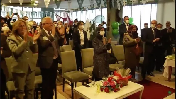 gelecek-partisinde-yaprak-dokumu-10-tane-laf-soyluyorsun-9u-yalan-dedi-istifa-etti-1619039434520.jpeg Gelecek Partisi'nde yaprak dökümü! "10 tane laf söylüyorsun, 9'u yalan" dedi istifa etti-4