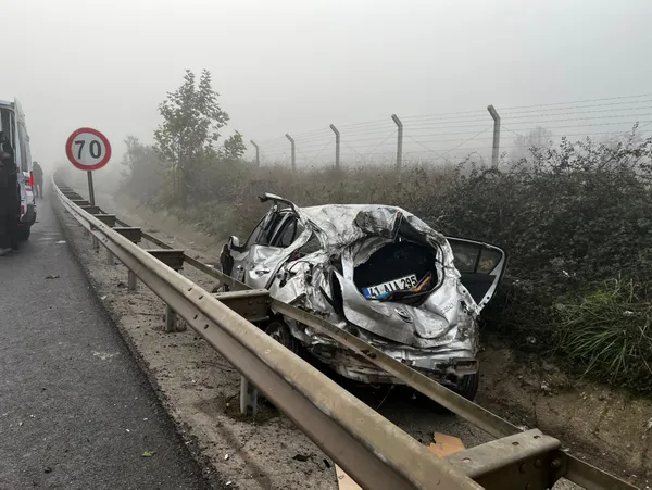 istanbulda-sis-kazaya-neden-oldu-sancaktepede-otomobil-takla-atti-yaralilar-var-1636872433117.jpg İstanbul'da sis kazaya neden oldu! Sancaktepe'de otomobil takla attı yaralılar var-3