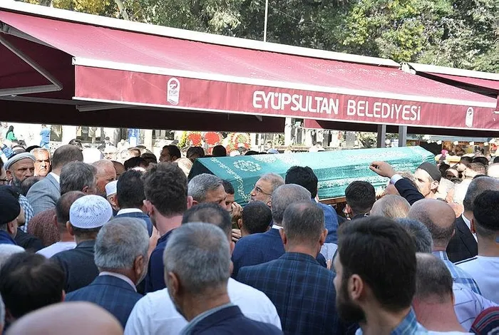 Üstad Necip Fazıl Kısakürek'in oğlu Mehmed Kısakürek son yolculuğuna uğurlandı-3