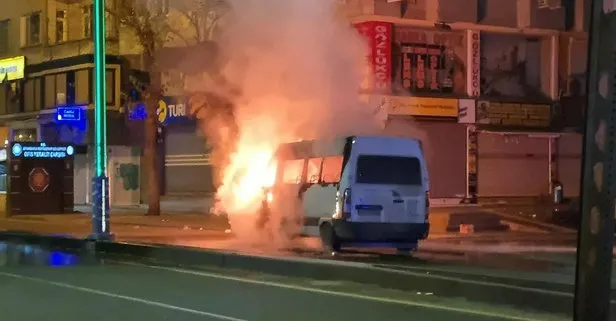 Diyarbakır’da yolcu minibüsü alev topuna döndü: Yolcular tahliye edildi
