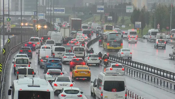 Sabah gazetesi yazarı Melih Altınok: Artık İstanbul'da her saat trafik kaput! İnadı bırakın eski kadrolardan yardım alın!-2