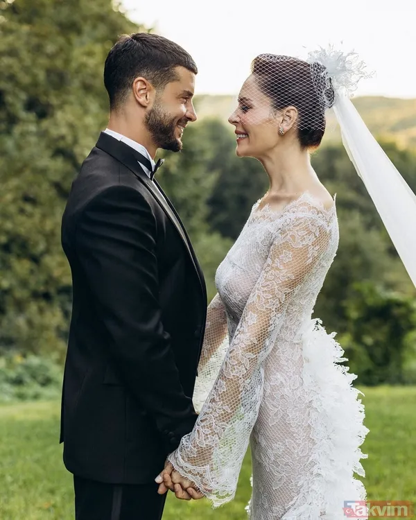 Minik kızını ilk kez paylaştı! 6 gün önce anne olan Yıldız Çağrı Atiksoy’dan çekirdek aile paylaşımı! İlk yorum Esra Erol ve Özge Törer’den... - 3