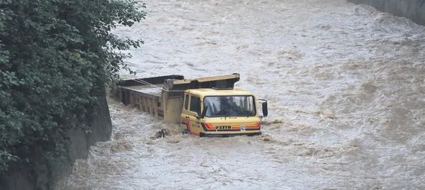 Rize’yi sel aldı