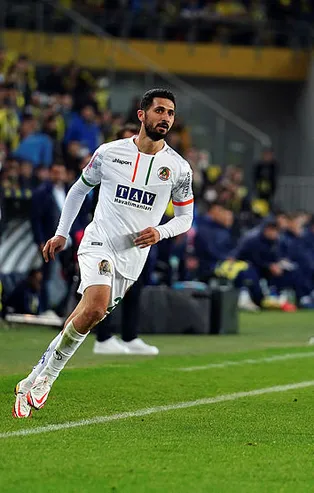 Ocak ayının en iyisi eski Galatasaraylı Emre Akbaba! Dünya yıldızlarını solladı