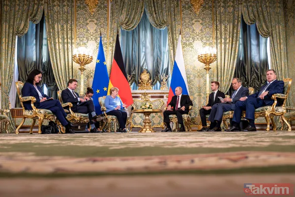 SON DAKİKA: Rusya Devlet Başkanı Putin Almanya Başbakanı Angela Merkel'e çiçek verdi - 18