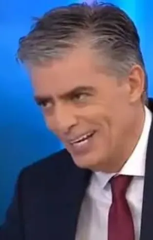 Yunan sunucu Türkiye'nin uzay programına dil uzatırken komik duruma düştü!