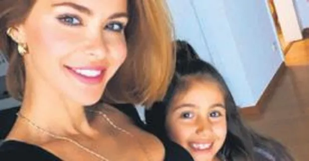 Volkan Demirel'in eşi Zeynep Sever kızı Yade ile poz verdi