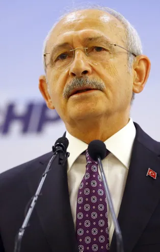 CHP belediyeciliği yağmaya dönüştü! Kadrolar eş-dost ile doldu, maaşlar dudak uçuklattı