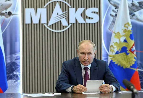 rusya-devlet-baskani-vladimir-putin-rusya-tum-ilgili-ulkelerle-havacilik-ve-uzay-alaninda-is-birligine-acik-1626795135855.jpg