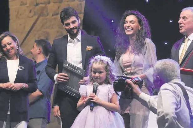 ‘Midyat Turizm Elçisi’ unvanına Hercai'nin yıldızları Ebru Şahin ile Akın Akınözü layık görüldü - 2