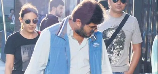 Baba kucağında uyuyakaldı