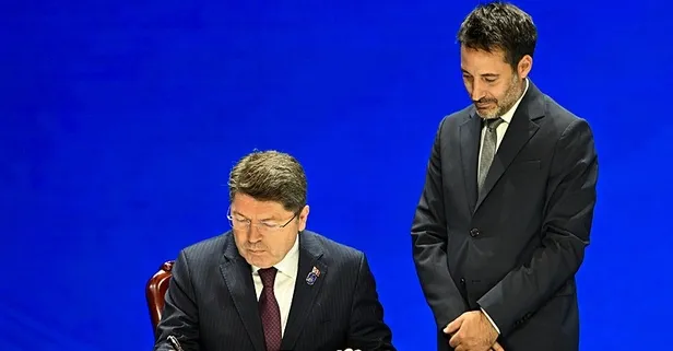 Siber suçlarla mücadelede ilk evrensel belge! Adalet Bakanı Yılmaz Tunç Vietnam'da imzaladı...