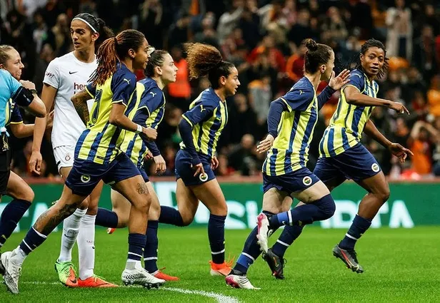 shameeka-sov-yapti-kadinlar-derbisinde-farkli-skor-galatasaray-0-7-fenerbahce-mac-sonucu-1638900547800.jpeg