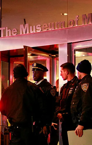 ABD'de müze girişinde bıçaklı saldırı! 2 yaralı