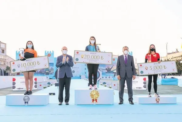 Başkan Recep Tayyip Erdoğan: Dün okçularla yazılan tarihi bugün İHA'larla tekrarlıyoruz-1