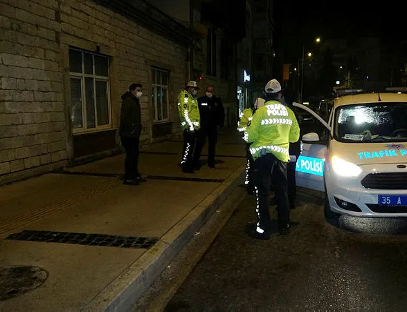 Önce ters yönde araç kullandı! Sonra polise direndi