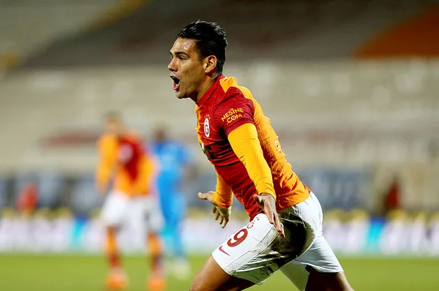 Galatasaray'da Falcao depremi! Yarıda bıraktı