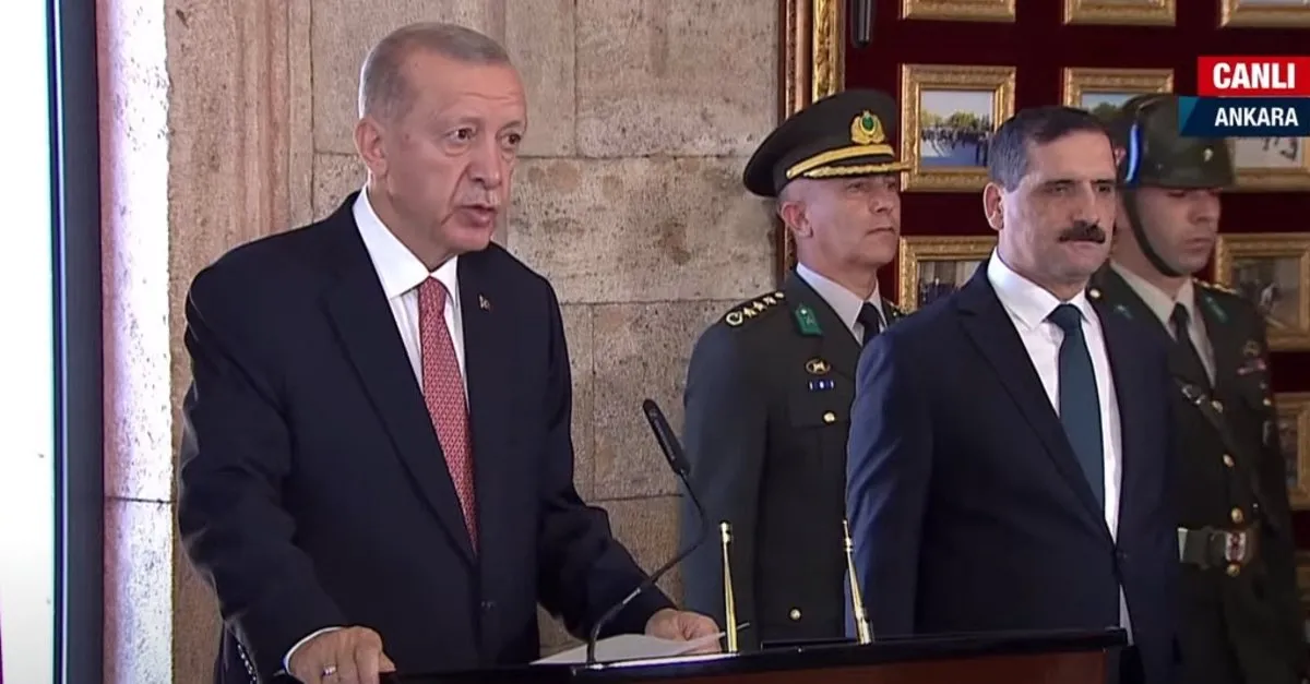 Başkan Recep Tayyip Erdoğan başkanlığındaki YAŞ üyeleri Anıtkabir'i ziyaret etti