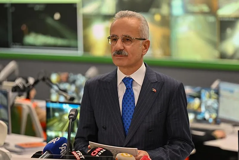 Karayolları Genel Müdürlüğü (KGM) Ana Akıllı Ulaşım Sistemleri Merkezi'nde karla mücadele çalışmaları sürüyor. (AA)