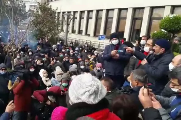 CHP'li Kadıköy Belediyesi'nde 2 bin 300 işçi greve başladı! CHP'li İlgezdi'den skandal sözler: İki üç gün bağırır sonra susarlar