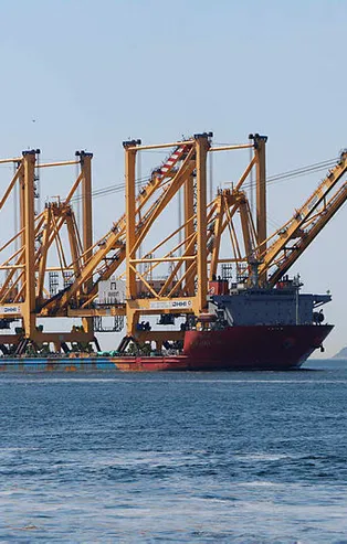 Çanakkale Boğazı'nda dikkat çeken hareketlilik! Dev gemi geçiş yaptı