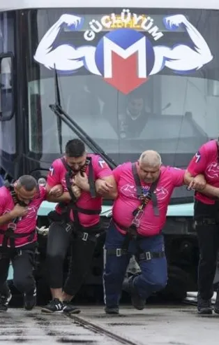 CHP'li İBB'nin tren çekme yarışması sosyal medyada 'ti'ye alındı