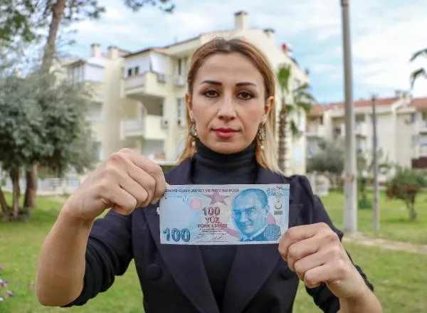 Cüzdanınızı kontrol edin! Hatalı basım 100 lirayı son anda fark etti! Bakın hatalı basım paranın üzerinde ne yazıyor-3