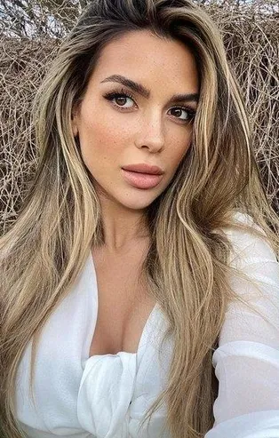 Ekin Su Cülcüloğlu Manchester City’nin yıldızı Jack Grealish’in yakın markajına girdi Kerim Sabancı'yı sildi