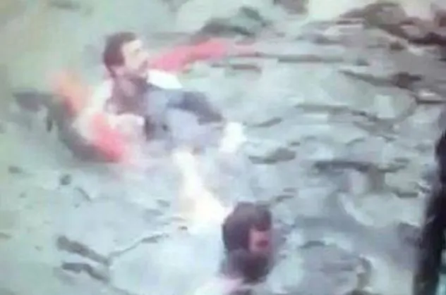 Son dakika: İstanbul Boğazı'nın ortasında can pazarı kamerada! Yaşlı adam tekneden düştü