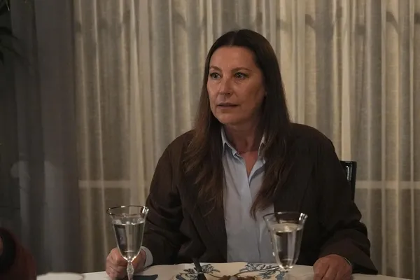 aldatmak-44-bolum-fragmani-nefes-kesti-eski-esi-tarik-yenersoydan-supheleniyorum-1698990655666.jpg Aldatmak 44. bölüm fragmanı nefes kesti: Eski eşi Tarık Yenersoy’dan şüpheleniyorum!-3