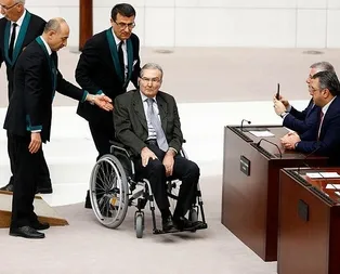 Bay Kemalin CHPsi kriz yaşarken Deniz Baykal yemin etti