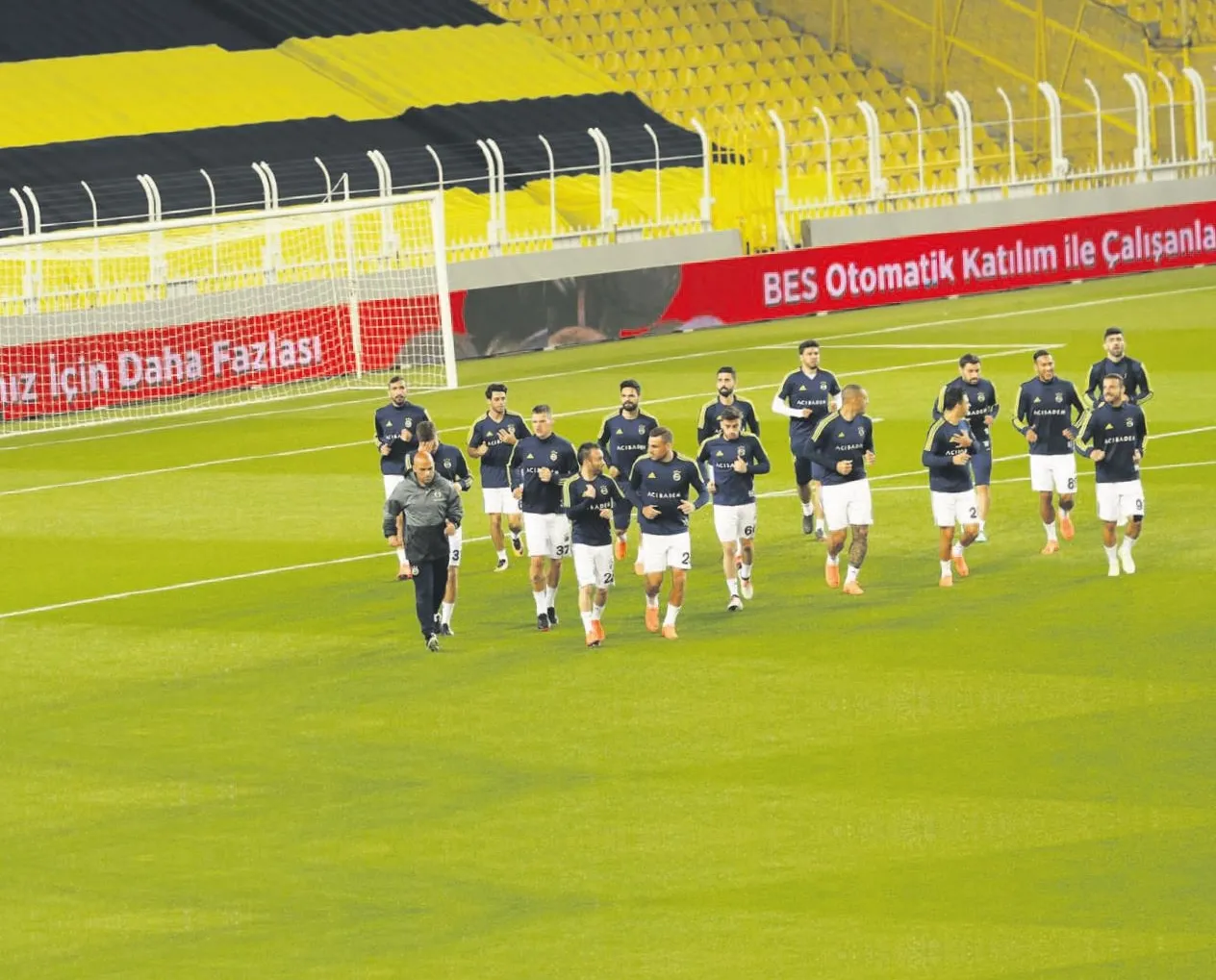 Fenerbahçe sahada Beşiktaş idmanda