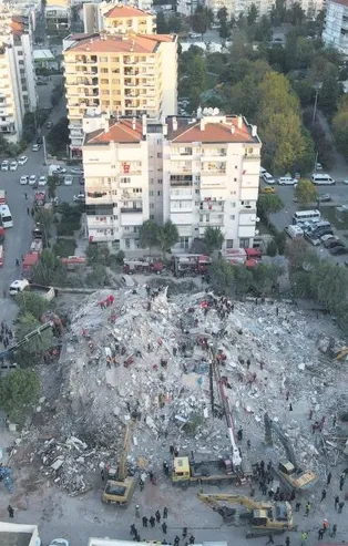 Acının merkez üssü! İzmir'deki Emrah Apartmanı 12 masuma mezar oldu...