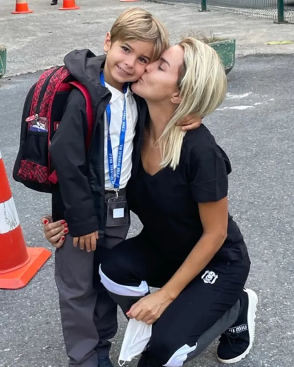 Ece Erken’in “Hayata tutunma sebebim” dediği oğluna bakın! Yaş günü pozlarına ilk yorum eski dostu Alişan’dan geldi-2