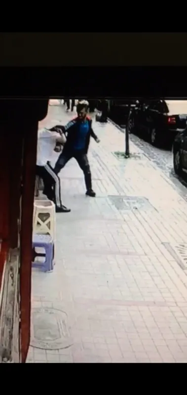 Rize'de dehşete düşüren görüntü! Dövdü, bayılttı, elini kolunu sallayıp gitti-2