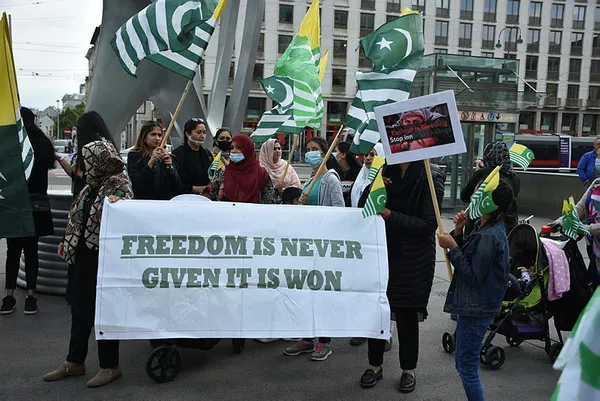hindistanin-cammu-kesmirdeki-uygulamalari-avusturyada-protesto-edildi-1596650383497.jpg Hindistan’ın Cammu Keşmir’deki eylemleri Avusturya’da protesto edildi-2