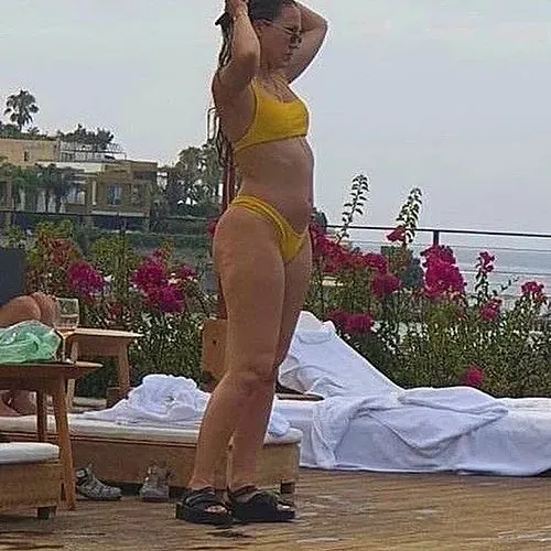 Duygu Özaslan ateş kırmızı mini elbisesiyle frikik verdi yok artık! Bikinili fotoğrafları olay olan Duygu Özaslan öyle pozlar verdi ki...-7