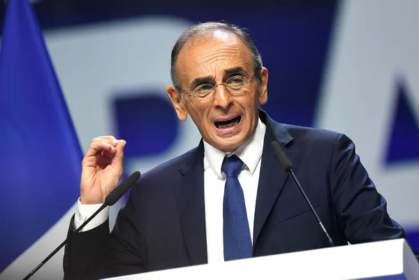 son-dakika-fransada-cumhurbaskanligi-secimi-gunu-12-aday-yarisacak-iste-dakika-dakika-fransa-cumhurbaskanligi-1649570585215.jpg SON DAKİKA: Fransa'da cumhurbaşkanlığı seçimi günü: Macron ile Marine Le Pen ikinci tura kaldı-3