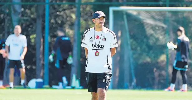 Artık forvet de istiyor! Giovanni van Bronckhorst takviye istediği mevkilere bir yenisini ekledi