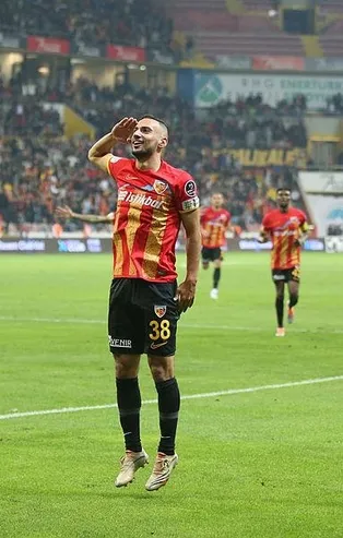 Onur Bulut kapışması! Beşiktaş ve Trabzonspor milli sağ bekin peşine düştü