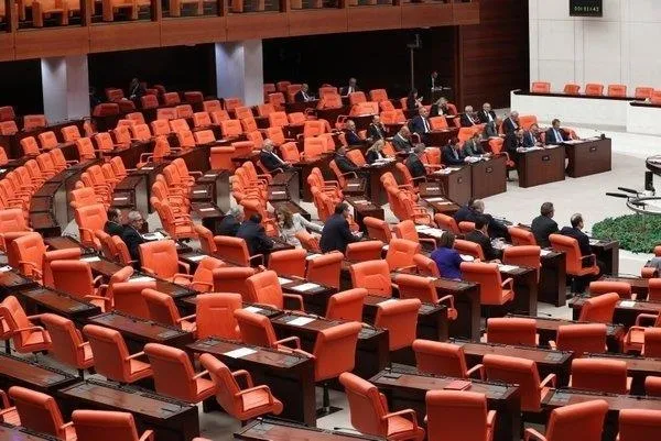 son-dakika-ak-partiden-yargi-paketi-aciklamasi-tbmmye-geliyor-1623941245408.jpeg Son dakika: AK Parti'den yargı paketi açıklaması: TBMM'ye geliyor!-2