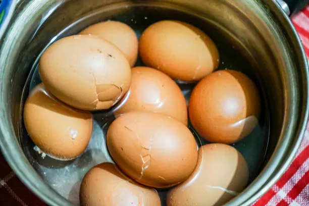 yumurtayi-sakin-boyle-haslamayin-meger-yasadiginiz-durumun-sebebi-bu-hataymis-1703788380401.jpg Yumurtayı asla böyle haşlamayın! Meğer yaşadığınız durumun sebebi bu hataymış-4