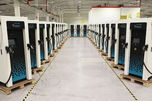 turkiyenin-yerli-otomobili-toggun-sarj-cihazlari-ilk-kez-ortaya-cikti-180-kw-gucunde-kurulum-icin-hazir-1663954265140.jpeg Türkiye'nin yerli otomobili Togg'un şarj cihazları ilk kez ortaya çıktı! 180 kW gücünde, kurulum için hazır...-5